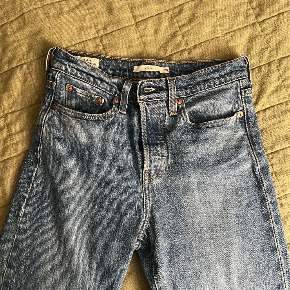 Levi's Women's Straight Jeans in Classic Blue